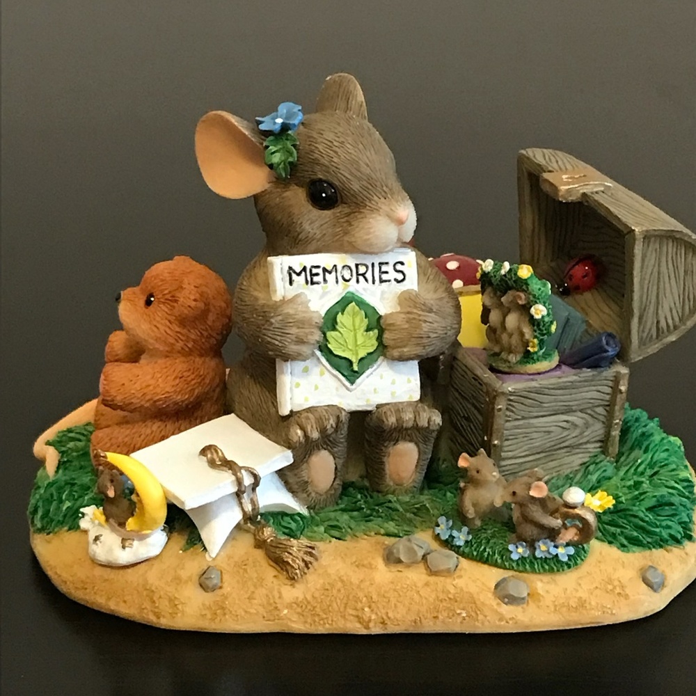 Charming Tails - A Treasure of Memories - 98/224 - A Special Edition 2000